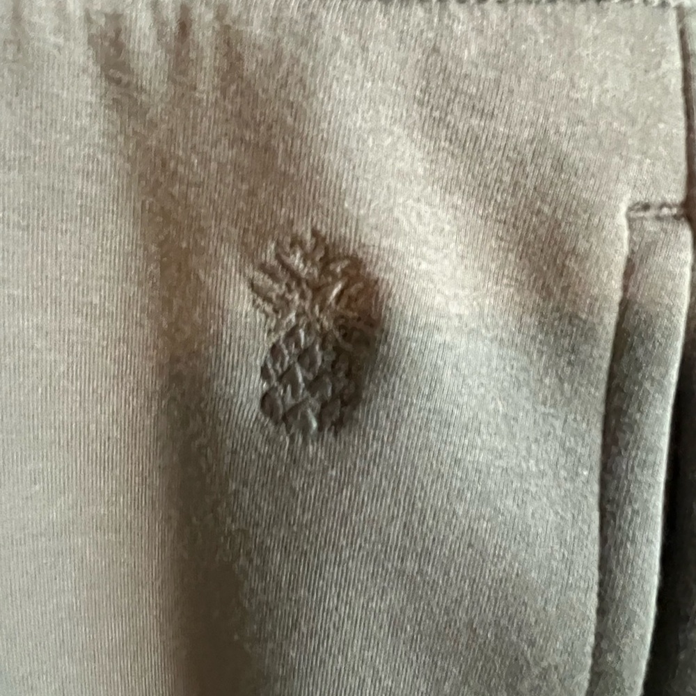 Tommy Bahama Two Piece Two Palms Voyage Sweatshirt and Pin Tuck Pants Set - Picture 11 of 14